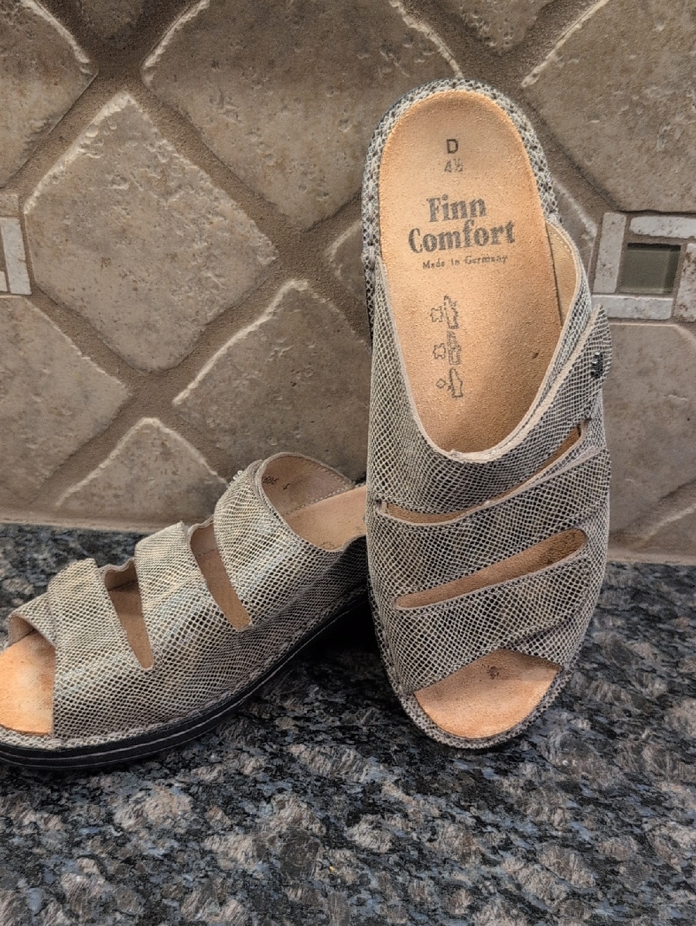 Finn Comfort Women's Beige Open-Toe Slide Sandals